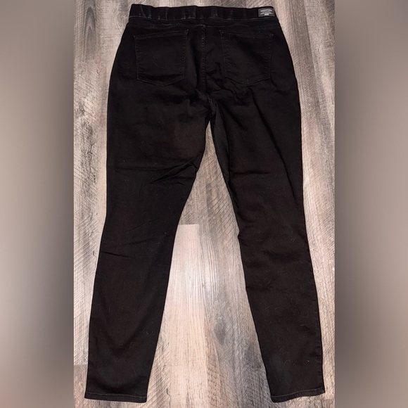 Levi Strauss Signature Gold Women's Totally Shaping Pull-on Skinny Jeans - Picture 3 of 3